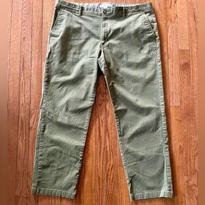 Amazon Essentials Men's Olive Khakis 42x32